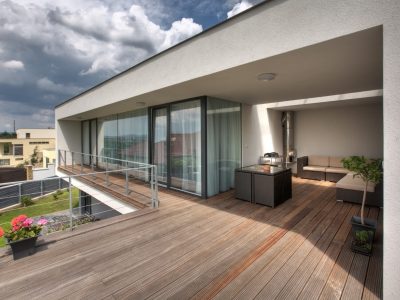 Timber,Pool,Deck,On,Modern,Home,Terrace